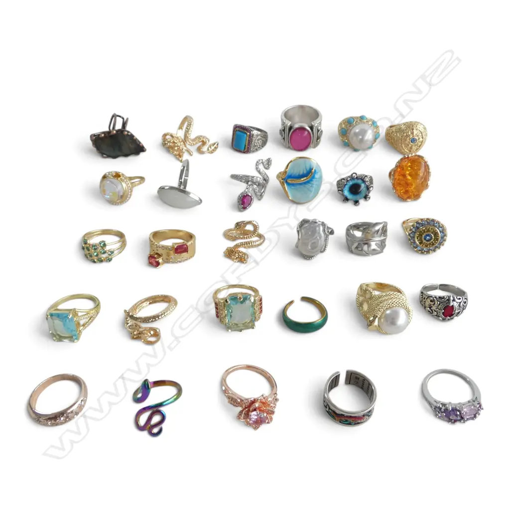 ASST. COSTUME RINGS Image 1++