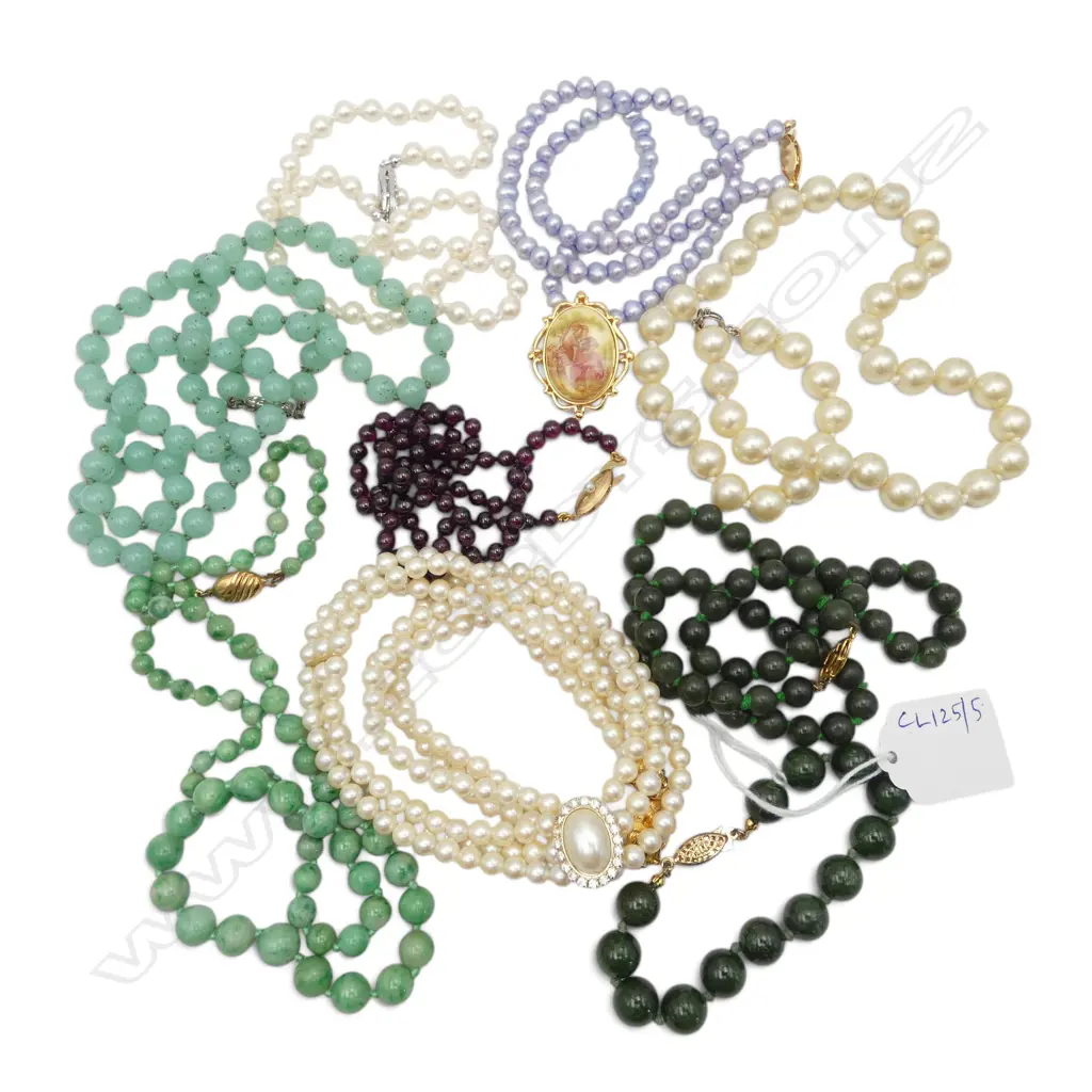 ASST. NECKLACES, MOSTLY PEARL ONE 9CT CLASP Image 1++