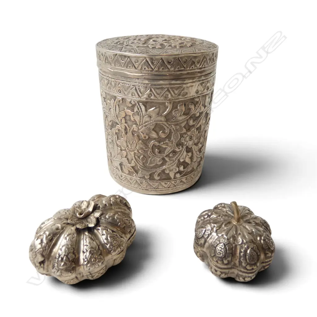 3 LOW GRADE SILVER LIDDED CONTAINERS H.85mm Image 1++