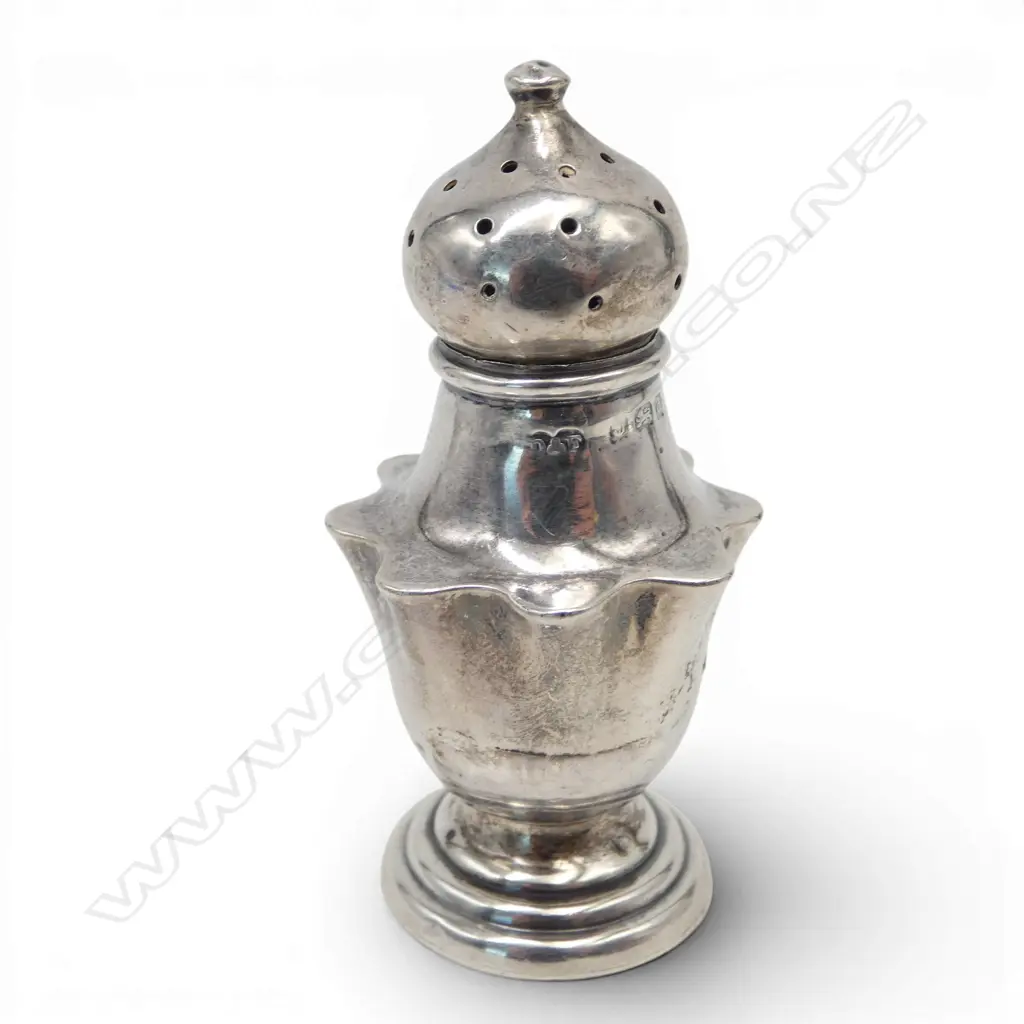 Edwardian silver pepperette Birmingham 1903. Lobed body. 18gms Image 1++