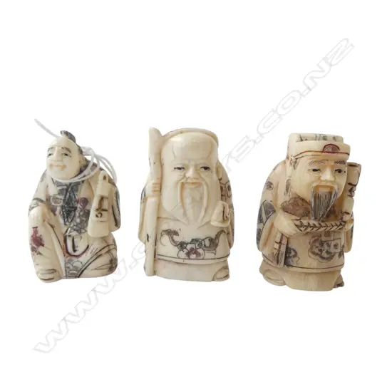 THREE CARVED BONE NETSUKE H.52mm
