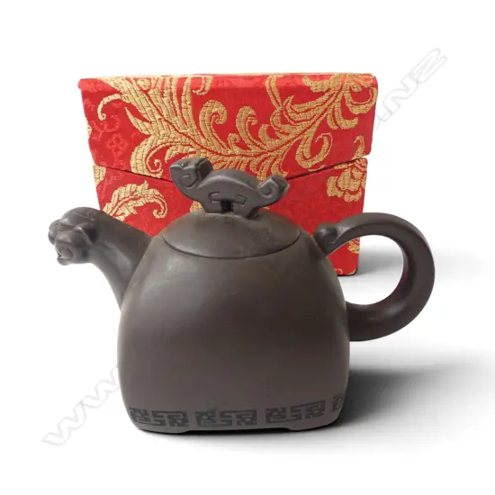 YIXING WARE TEAPOT H.85mm + BOX