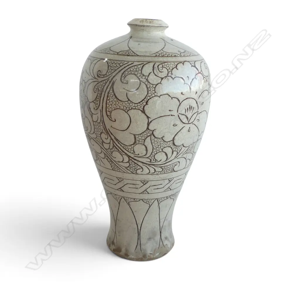 CHINESE STONEWARE VASE w incised black floral motifs, H.300mm Image 1++