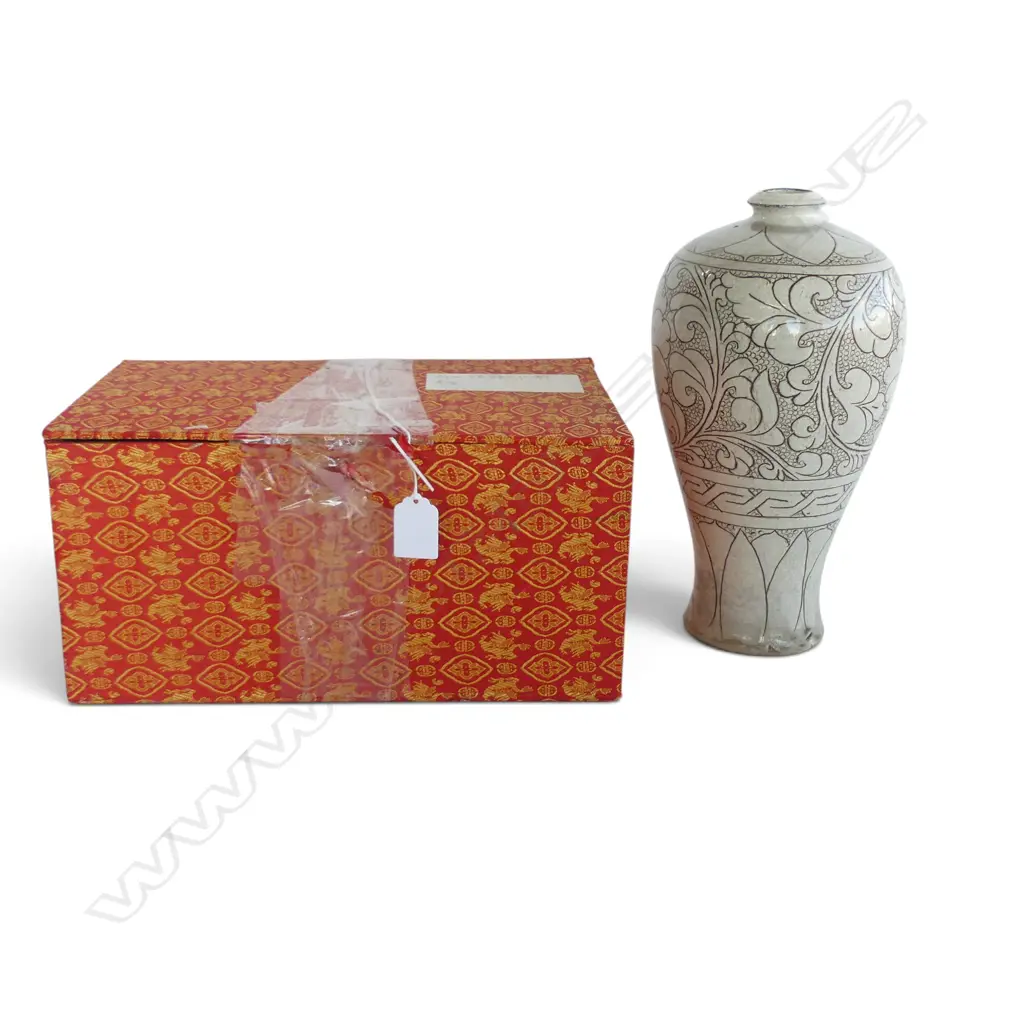 CHINESE STONEWARE VASE w incised black floral motifs, H.300mm Image 1++
