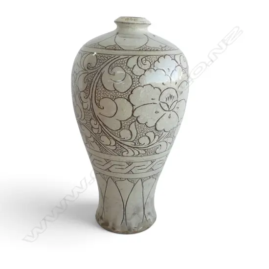 CHINESE STONEWARE VASE w incised black floral motifs, H.300mm