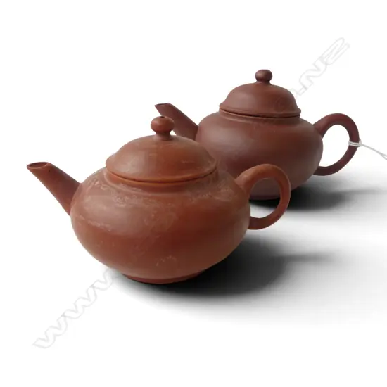 2 YIXING TEAPOTS H.75mm
