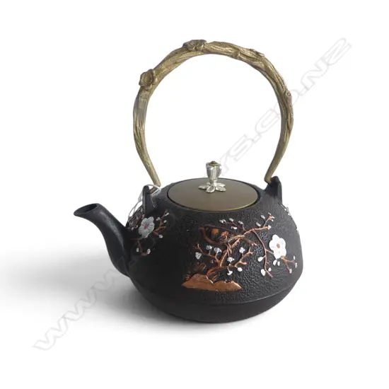 ORIENTAL CAST IRON TEAPOT H.220mm