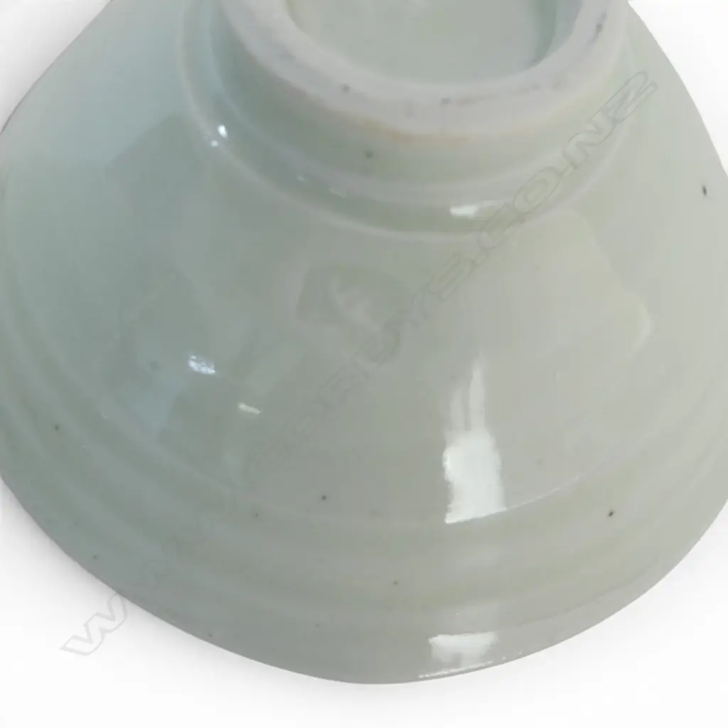 2 X CHINESE HAND PAINTED PORING PORCELAIN BOWLS WITH IMPRESSED POTTER'S MARK ( SMALL REPAIR TO RIM), DIA 145MM Image 1++