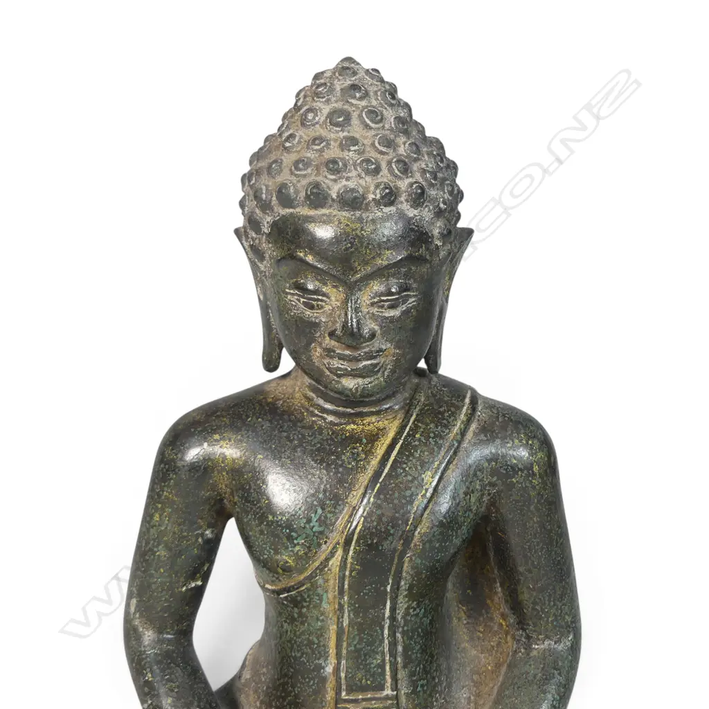 SOUTHEAST ASIAN  BRONZE SEATED BUDDHA WITH DARK GREEN PATINA IN MEDITATIVE POSE (DHYANA MUDRA), 250 X 230MM Image 1++