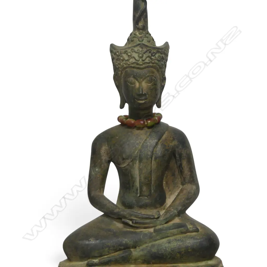 THAI AYUTTHAYA STYLE BRONZED BUDDHA MEDITATING ON A BOAT-SHAPE BASE, PROMINENT USHNISHA CROWN & NECKLACE, 690 X 690MM Image 1++