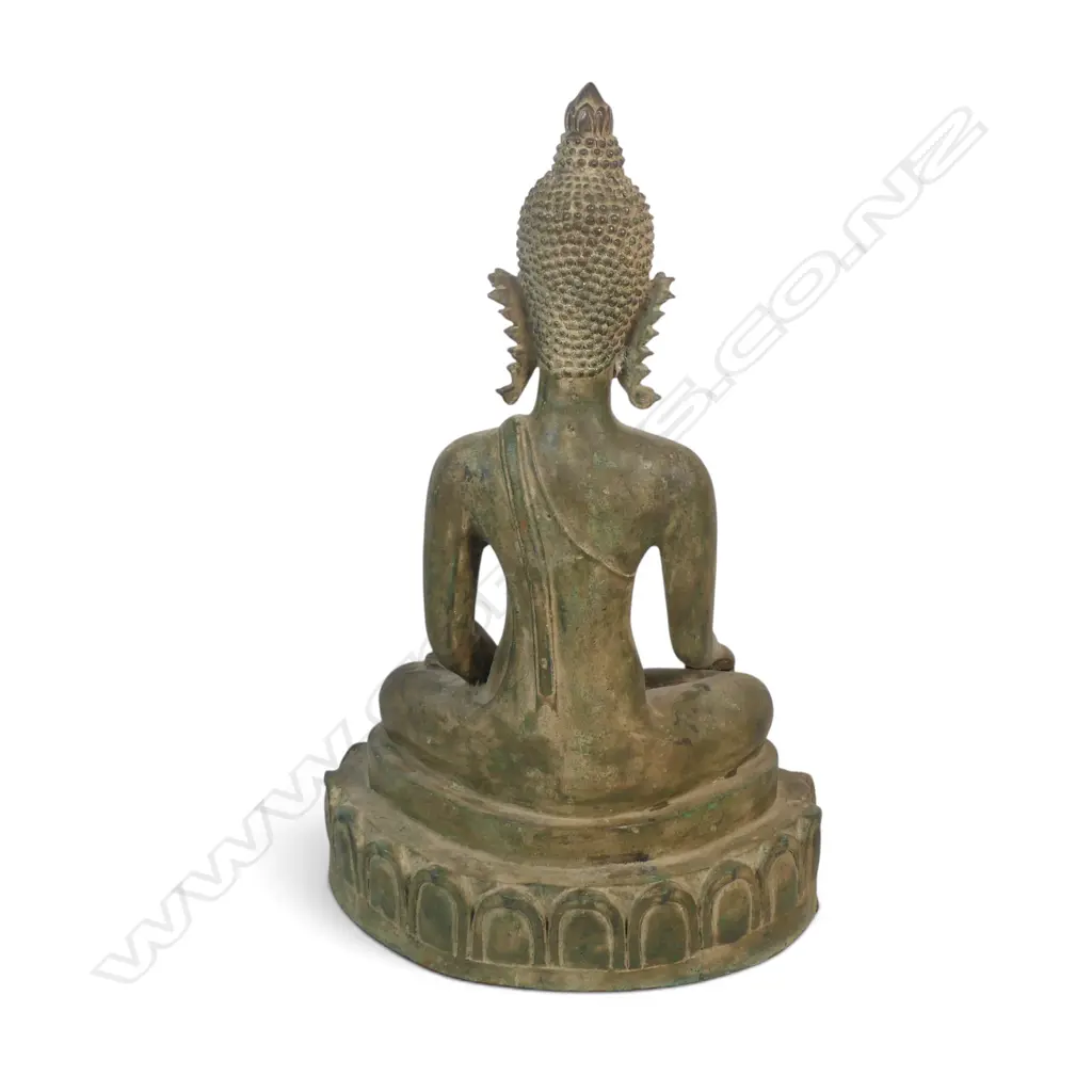 THAI SEATED BRONZE BUDDHA WITH AGED GREEN PATINA IN MEDITATIVE POSE (MUDRA), CLAY FILLING THE BASE. 555 X 350MM Image 1++