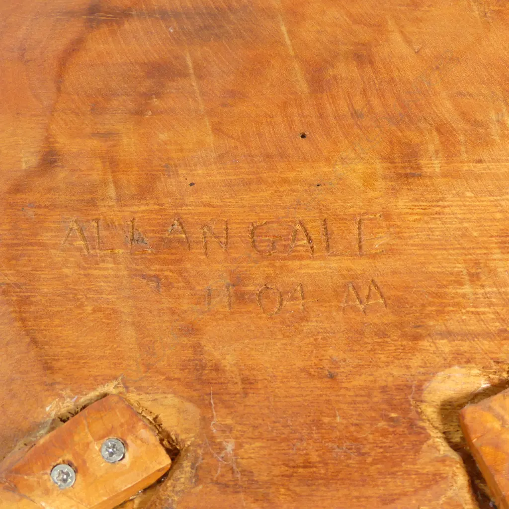 SIGNED HAND CARVED FOLK WOODEN ART SCULPTURE BY NZ ARTIST 'ALLAN GALE, AA 11.04', 500 X 500MM Image 1++