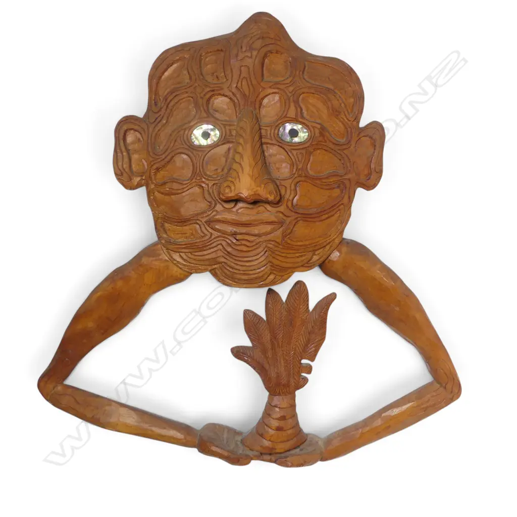 SIGNED HAND CARVED FOLK WOODEN ART SCULPTURE BY NZ ARTIST 'ALLAN GALE, AA 11.04', 500 X 500MM Image 1++