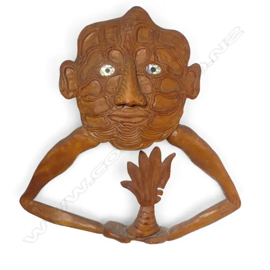 SIGNED HAND CARVED FOLK WOODEN ART SCULPTURE BY NZ ARTIST 'ALLAN GALE, AA 11.04', 500 X 500MM