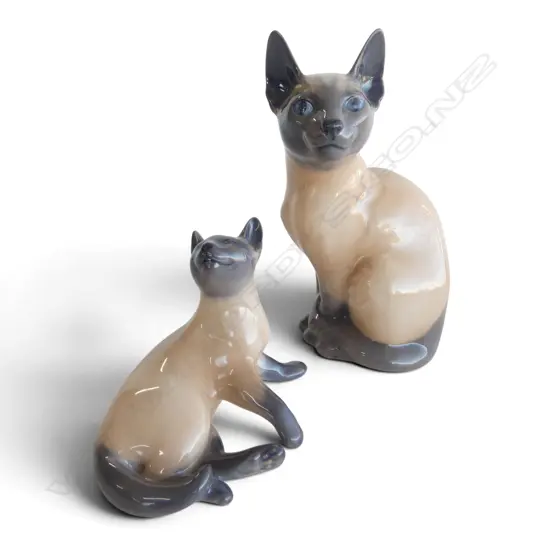 ROYAL COPENHAGEN SIAMESE CAT & KITTEN H.195mm.