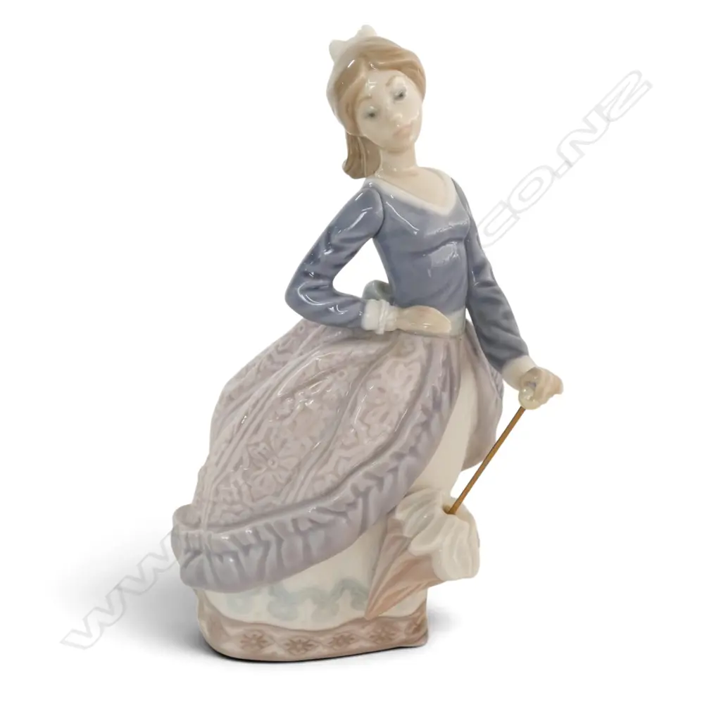LLADRO FIGURINE Evita w. umbrella H.180mm Image 1++