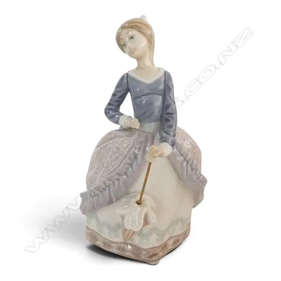 LLADRO FIGURINE Evita w. umbrella H.180mm