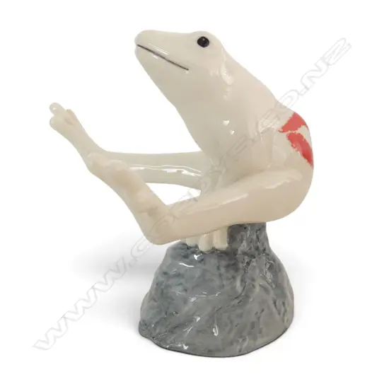 ROYAL COPENHAGEN ORNAMENT good luck frog w. red lips H.110mm