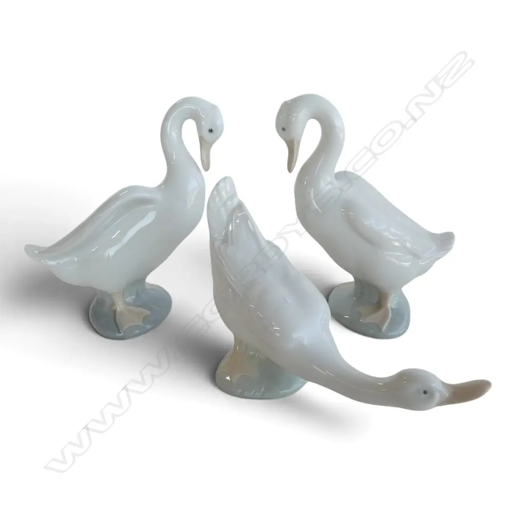 3 NAO GEESE ORNAMENTS H.145mm Image 1++