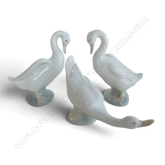 3 NAO GEESE ORNAMENTS H.145mm