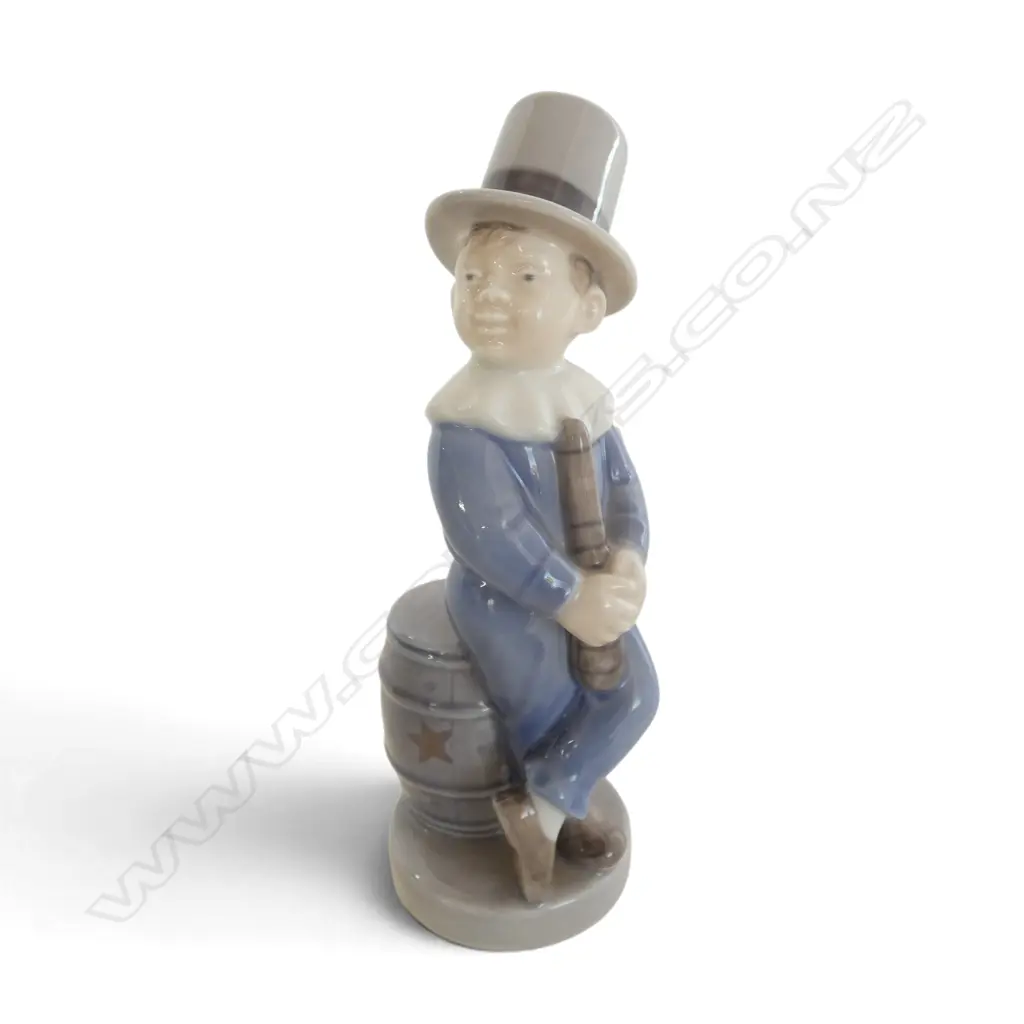 ROYAL COPENHAGEN FIGURINE boy juggler by Hans H. Hansen 1967 H.160mm Image 1++