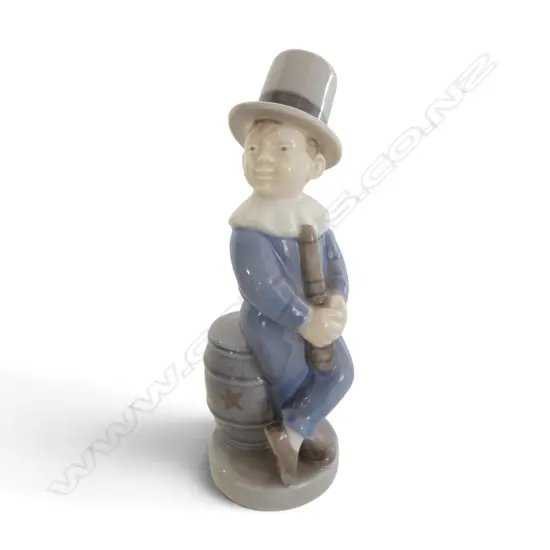 ROYAL COPENHAGEN FIGURINE boy juggler by Hans H. Hansen 1967 H.160mm