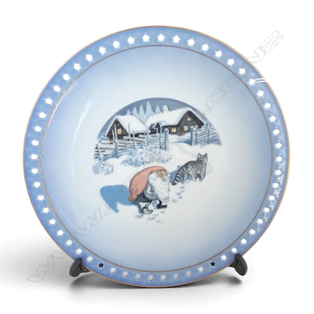 ROYAL COPENHAGEN WINTER TROLL & CAT PLATE by Harold  Wileeng Dia.245mm Image 1++