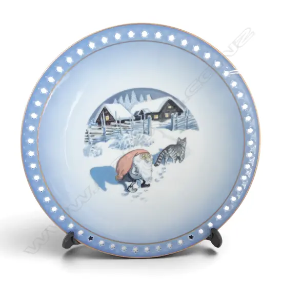 ROYAL COPENHAGEN WINTER TROLL & CAT PLATE by Harold  Wileeng Dia.245mm