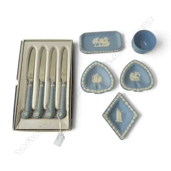5 WEDGWOOD JASPERWARE DISHES & BOWL + BOXED SET OF 4 WEDGWOOD HANDLED KNIVES
