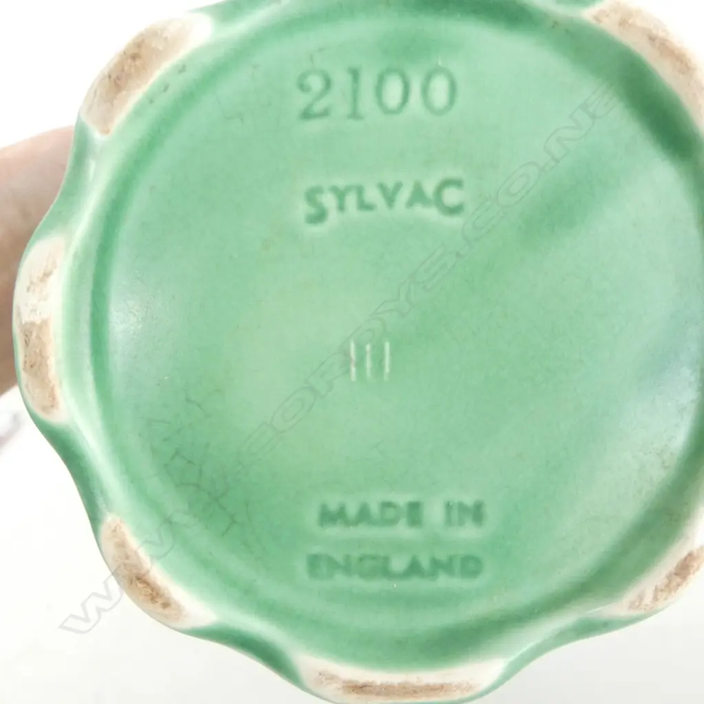 2 SYLVAC CHRYSANTHEMUM VASES smaller w. hairline H.140mm Image 1++