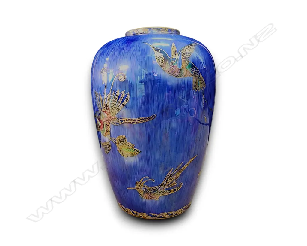 WEDGWOOD FAIRYLAND LUSTRE VASE BY DAISY MAKEIG-JONES, VIBRANT MOTTLED BLUE GLAZE ADORNED W GILT HUMMINGBIRDS 230 H Image 1++