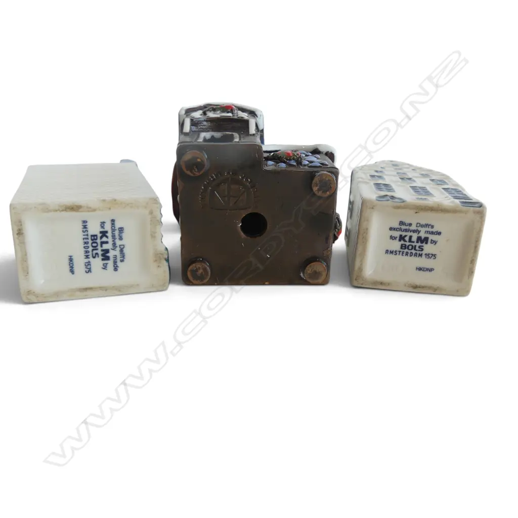 3 MINIATURE CERAMIC HOUSES, 2 AMSTERDAM, 1 LITHUANIAN, H.120mm Image 1++