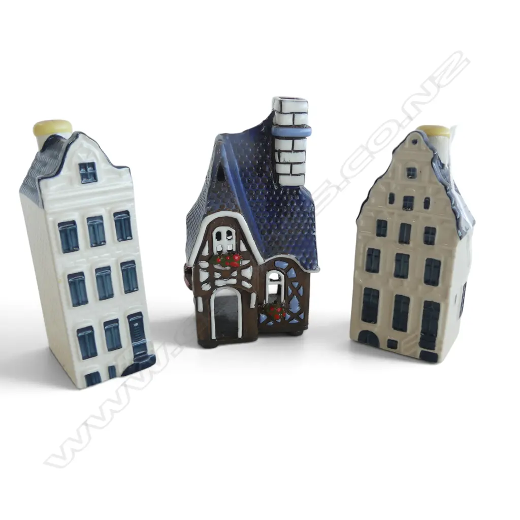3 MINIATURE CERAMIC HOUSES, 2 AMSTERDAM, 1 LITHUANIAN, H.120mm Image 1++