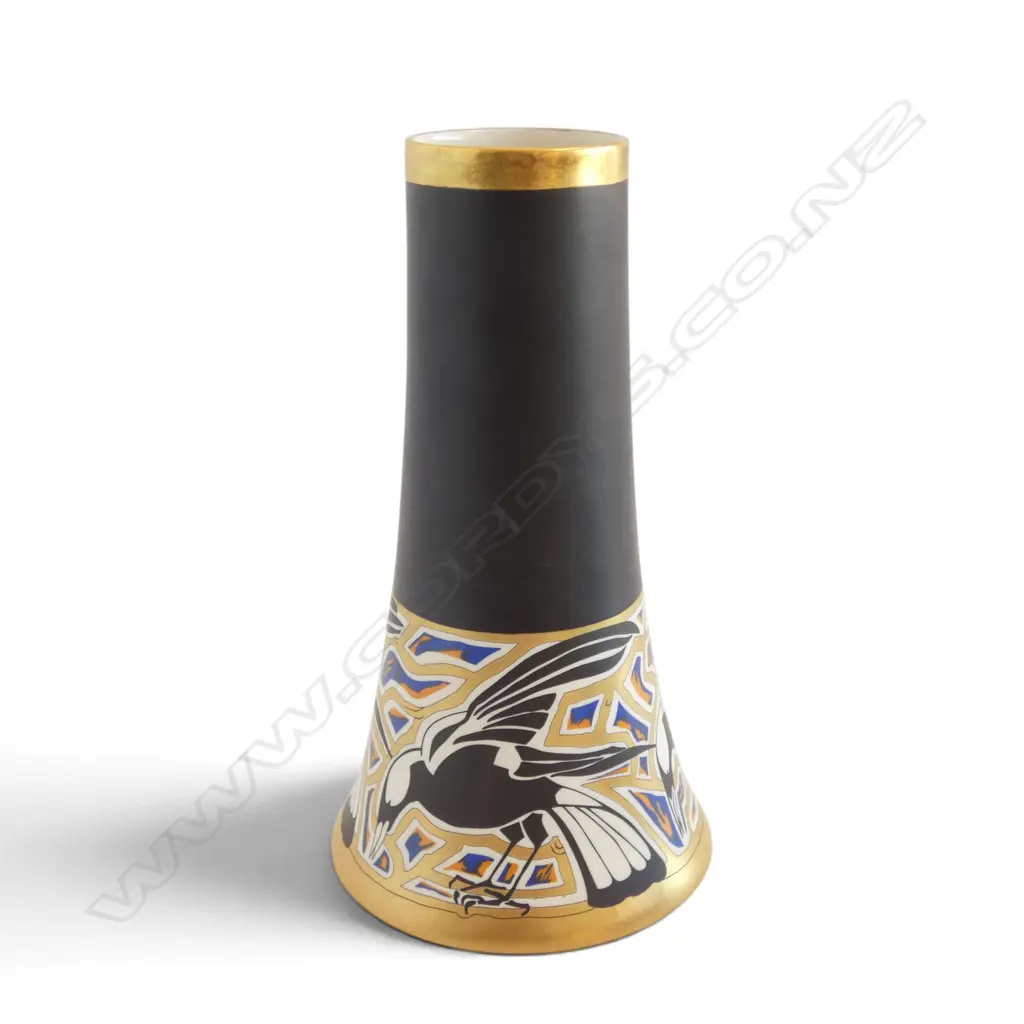 REPRODUCTION OF JESSIE SIMPSON'S 'MAGPIE' VASE by ROBIN KING No.11/100 H.250mm Image 1++