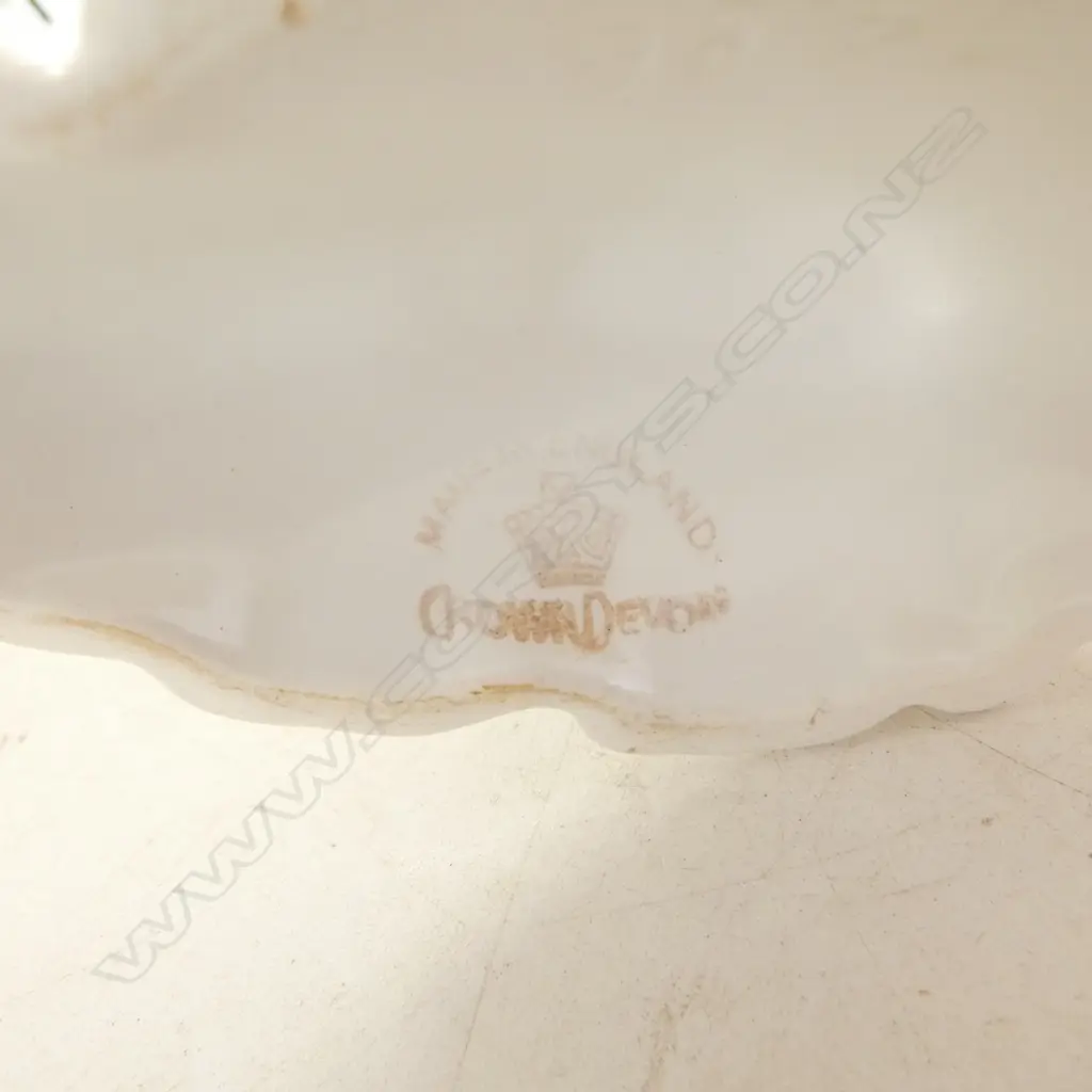 4 ENGLISH CREAM GLAZED VASES Incl. WALL POCKET H.215mm Image 1++