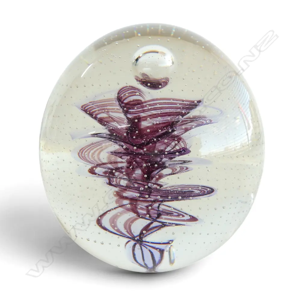 ART GLASS PAPERWEIGHT w magenta vortex, H.90mm Image 1++