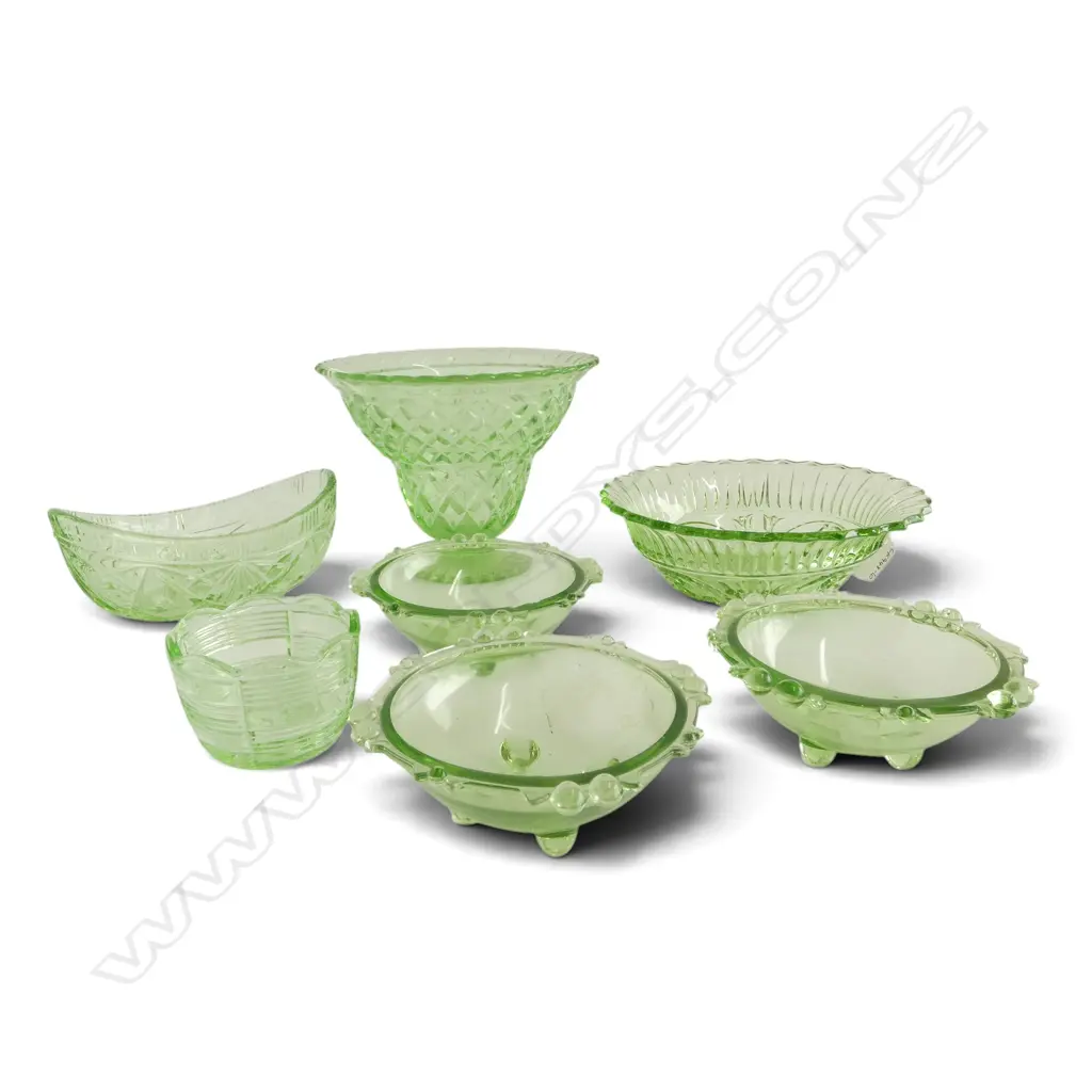 7 PCS GREEN DEPRESSION GLASS, 6 ASST. DISHES & VASE, H.150mm Image 1++