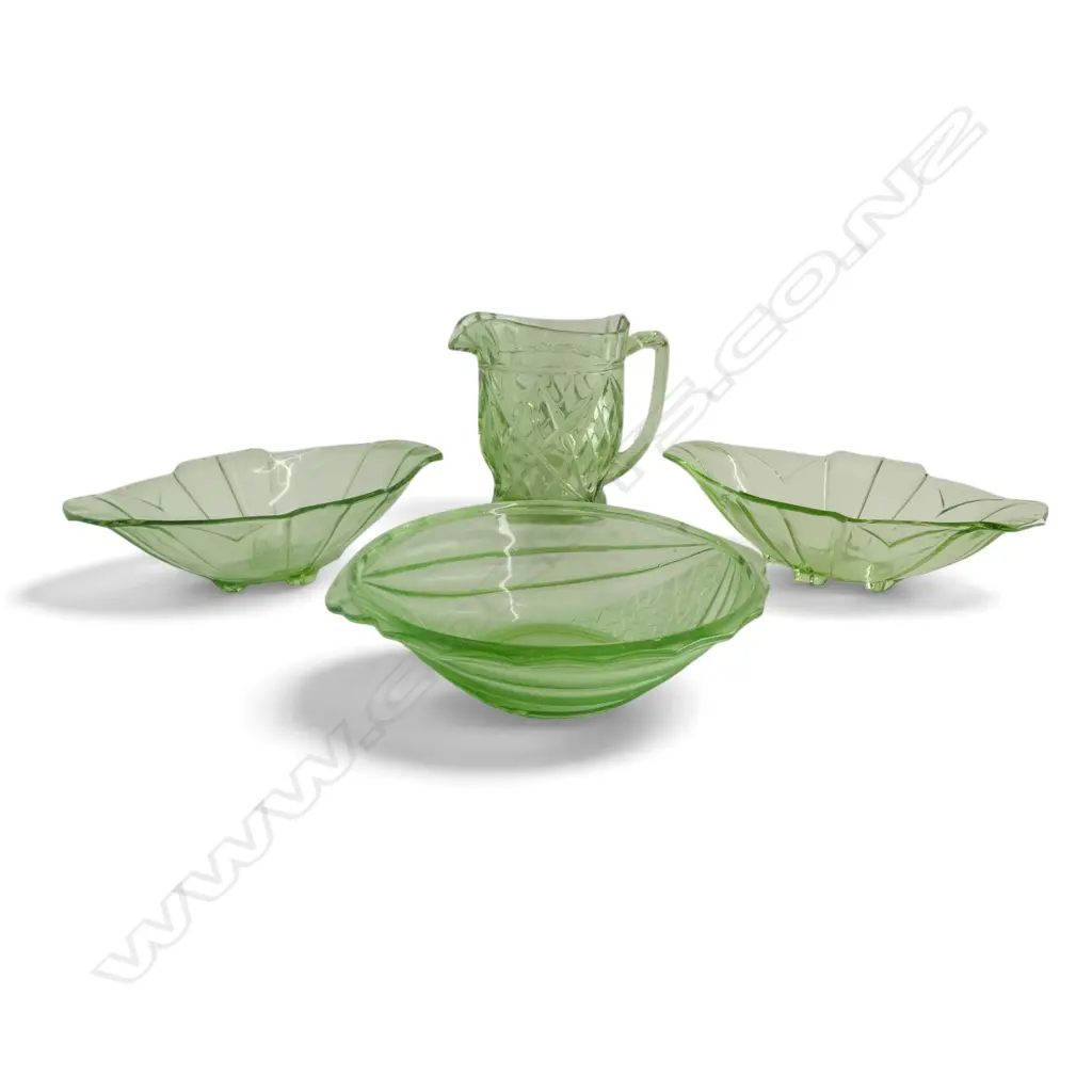 4 PCS GREEN DEPRESSION GLASS; 3 LRG BOWLS & JUG, 1 bowl & jug faint uranium glow Image 1++