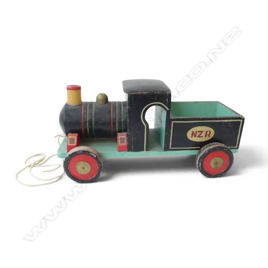 WOODEN 'NZR' PULL TOY L.410mm