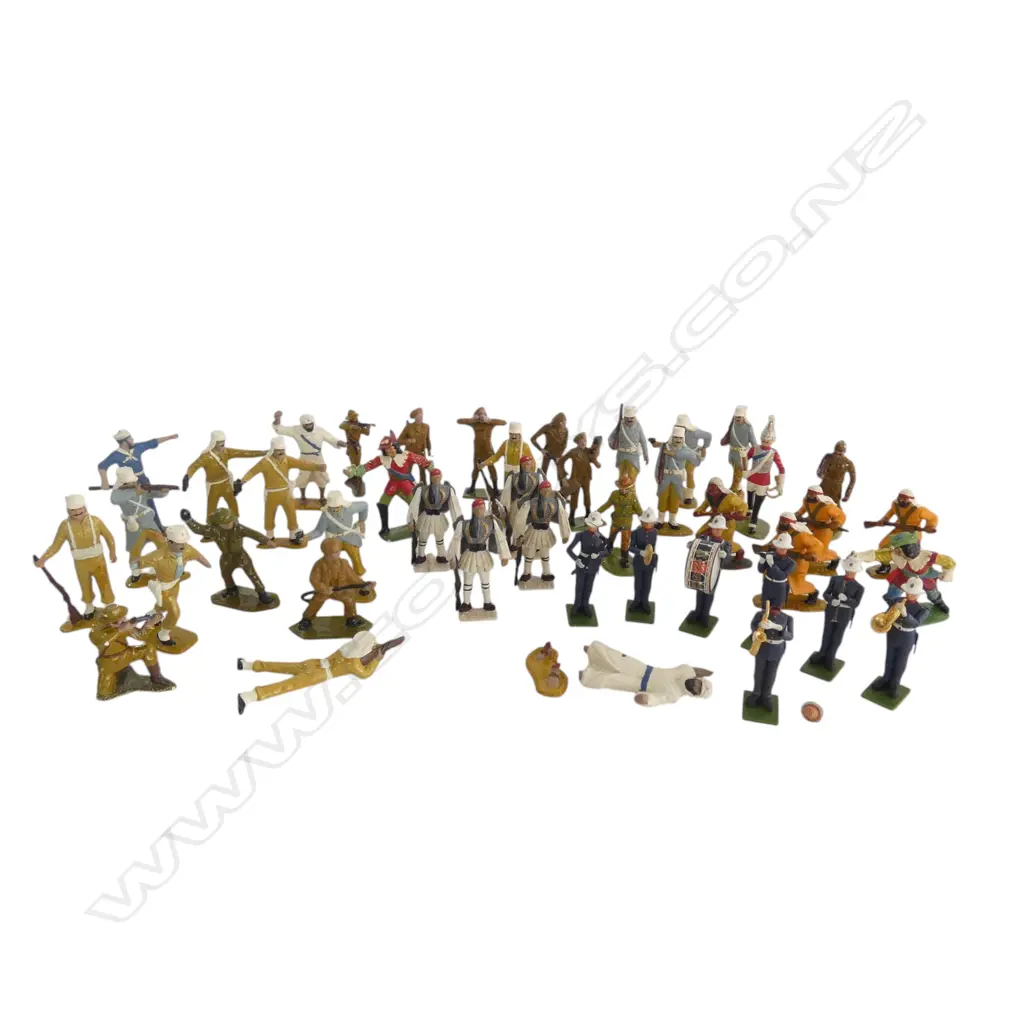 COLLECTION OF MILITARY MODELS Image 1++