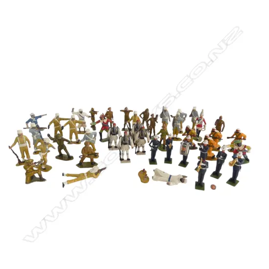 COLLECTION OF MILITARY MODELS