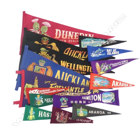 5 LG PENANT FLAGS + 7 SMALLER L.480mm