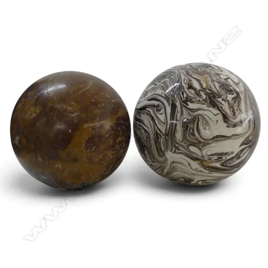 2 POLISHED STONE BALLS H.120mm