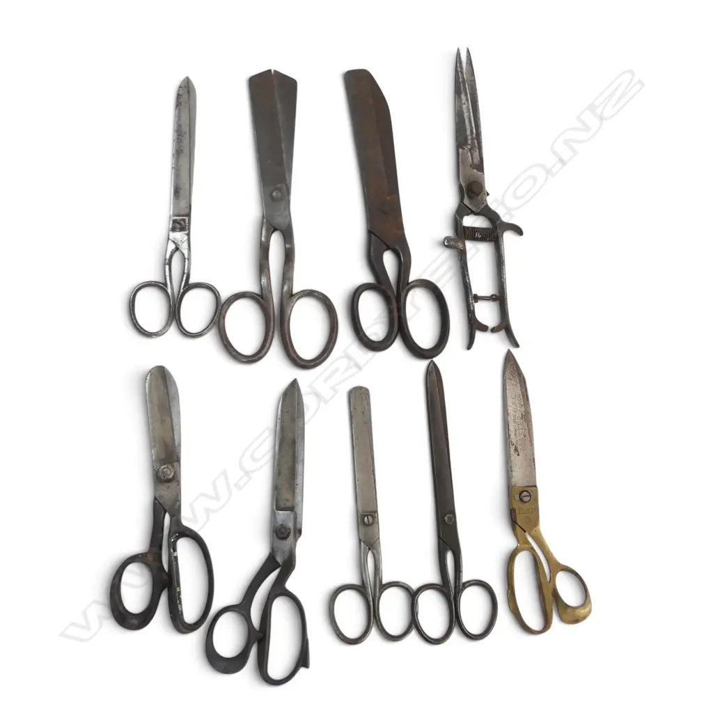 COLLECTION OF TAILOR/FABRIC SCISSORS  Image 1++