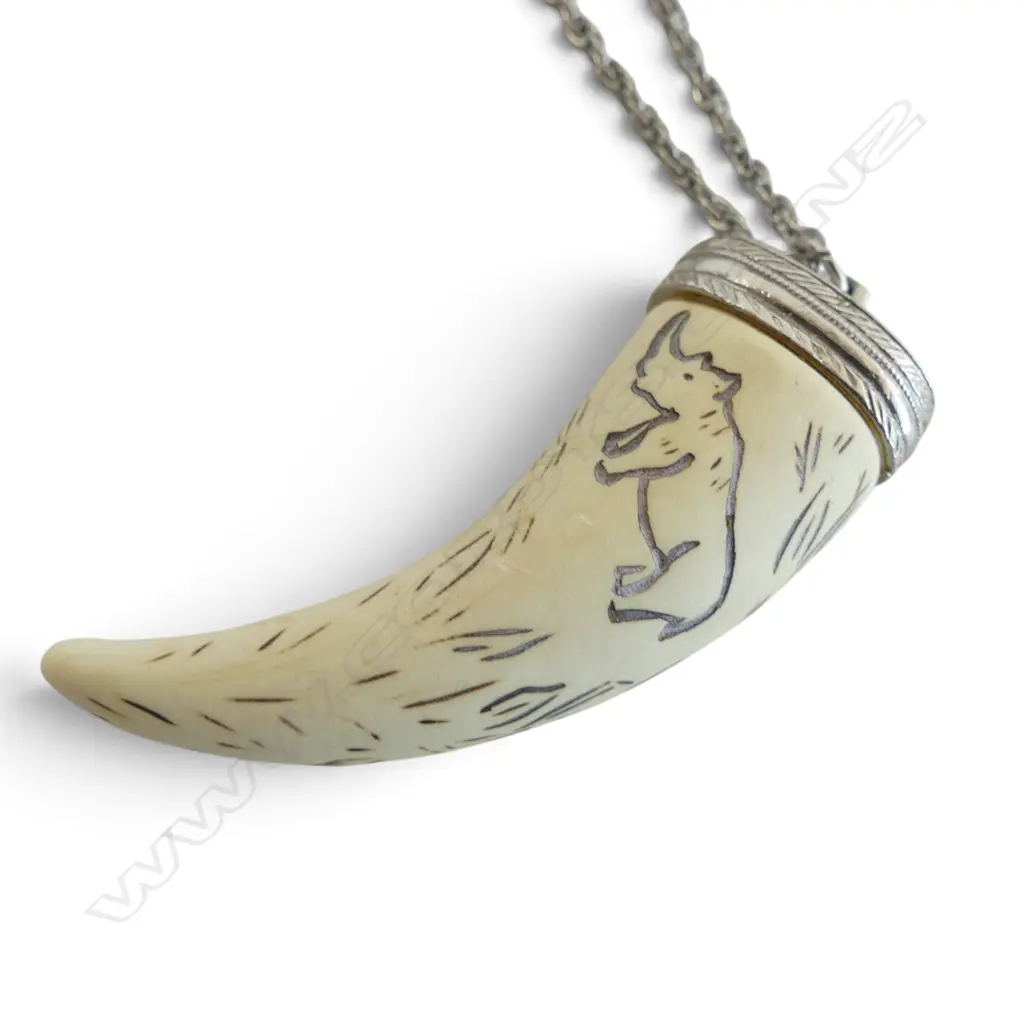 BALINESE CARVED BONE TOTEM POLE - 24mm (H), SCRIMSHAW PENDANT,  ABORIGINAL SOUVENIR CLUB Image 1++