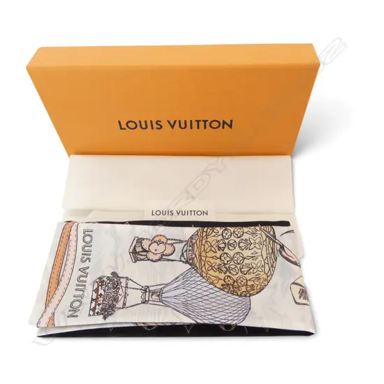 GENTS LOUIS VUITTON GRAVAT  in box