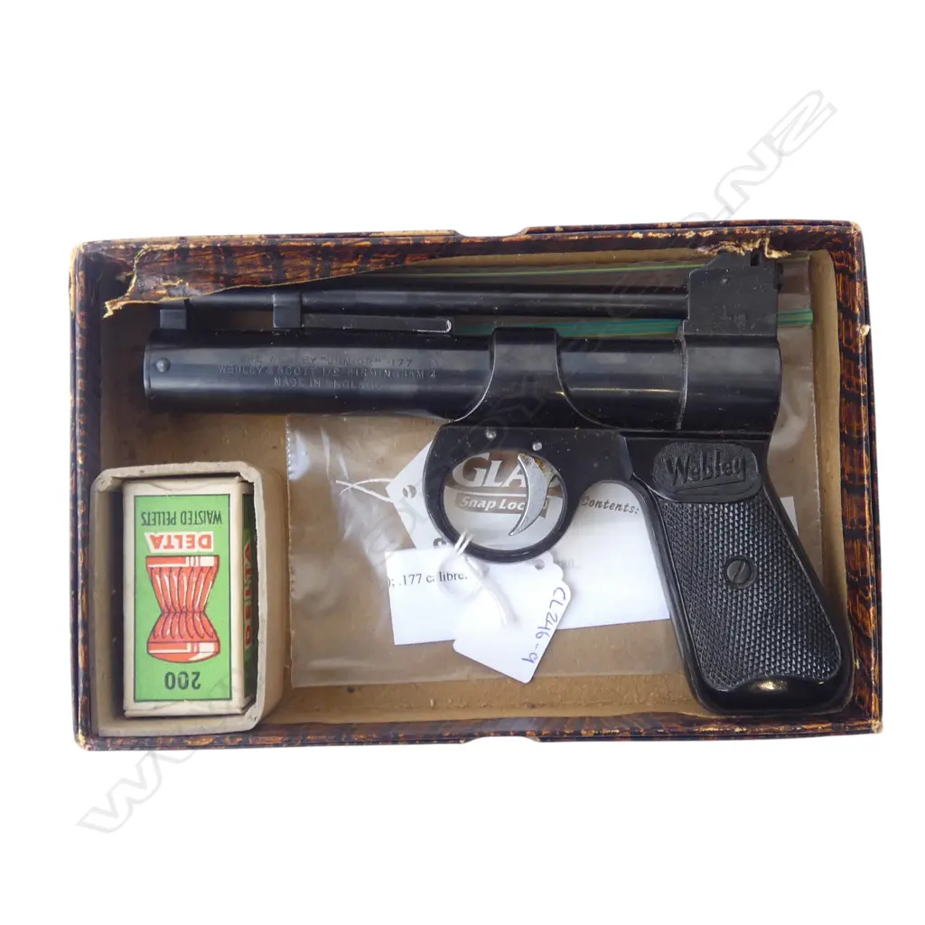VINTAGE WEBLEY 'JUNIOR' AIR PISTOL. Boxed .177 cal. 'MK II'. w 2 pins on trigger Image 1++