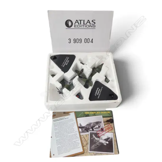 2 DIE-CAST MODEL WWII PLANES Messerschmitt Me 262 & Hawker Tempest V w. booklet