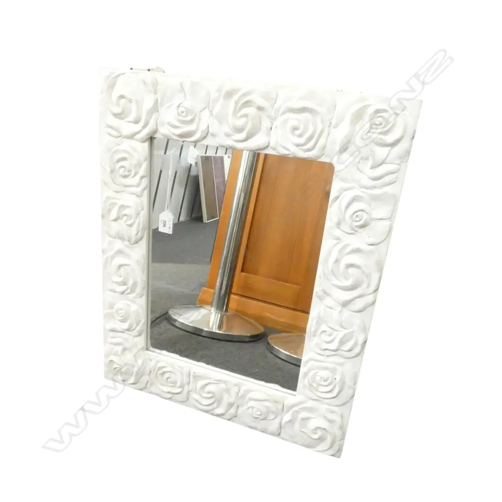 MIRROR w. WHITE PAINTED FRAME 565x470mm Image 1++