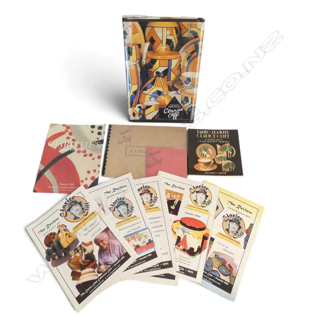 COLLECTION of CLARICE CLIFF BOOKS & CATALOGUES: incls.The Rich Designs of Clarice Cliff by Richard Green & Des Jones 199 Image 1++